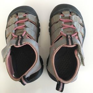 Keen toddler sandals sz 8 - grey & pink